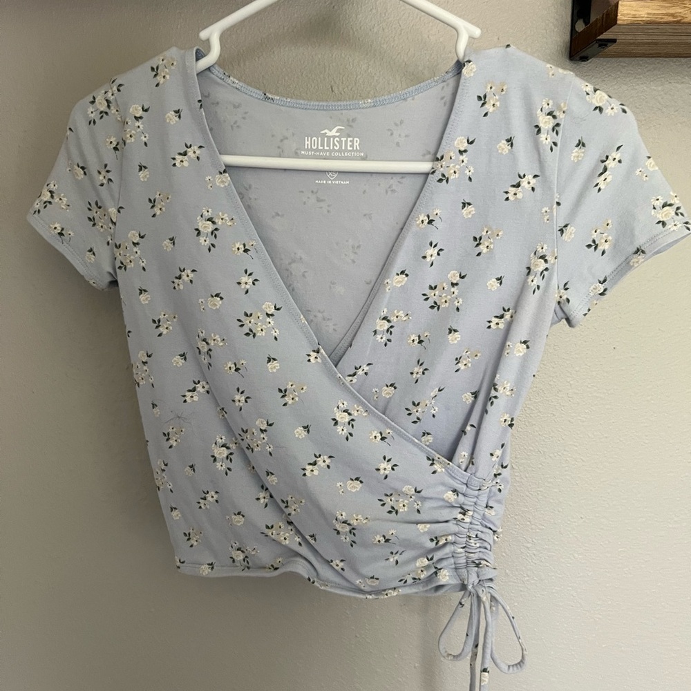 Hollister Women's Blue Floral Wrap Top